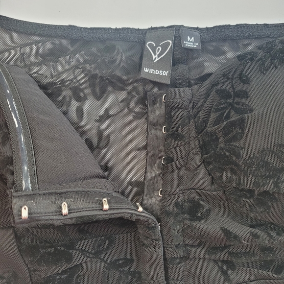 Windsor Black Floral Long Sleeve Crop Top - Picture 3 of 5